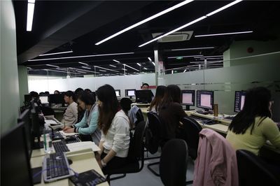 上海服裝設計培訓 實戰教學賦能，技能學歷與就業全方位護航